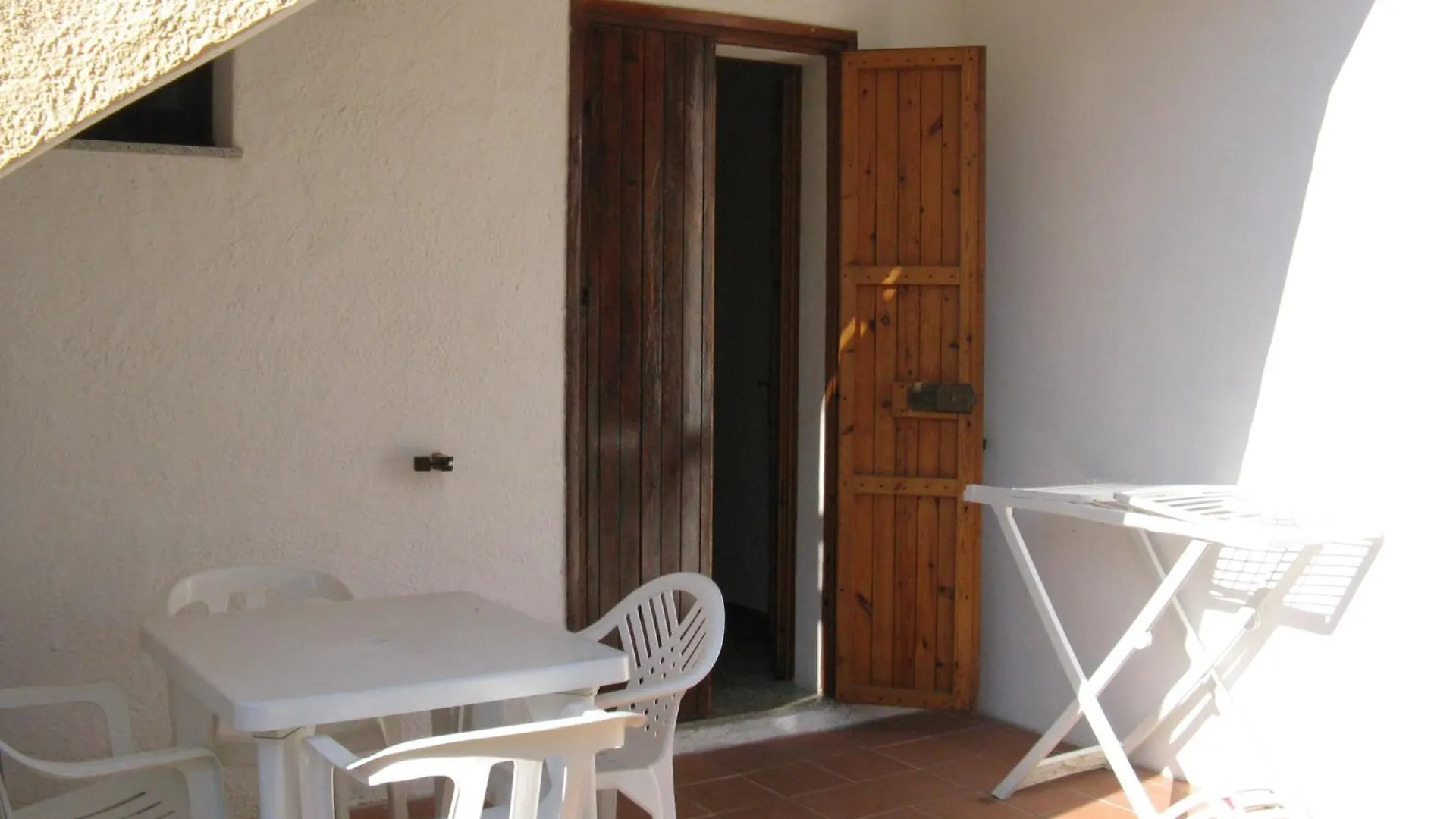Borgo Spiaggia Isola Rossa 0*,  Italia