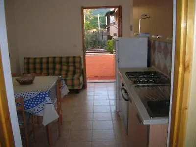 Borgo Spiaggia Isola Rossa 0*, ايزولا روسا