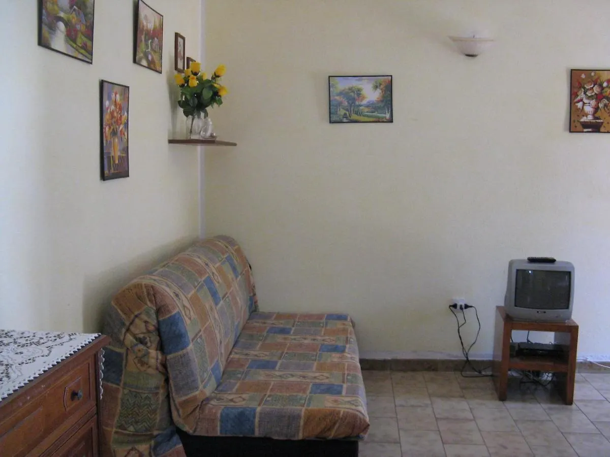 Borgo Spiaggia Isola Rossa Apartamento