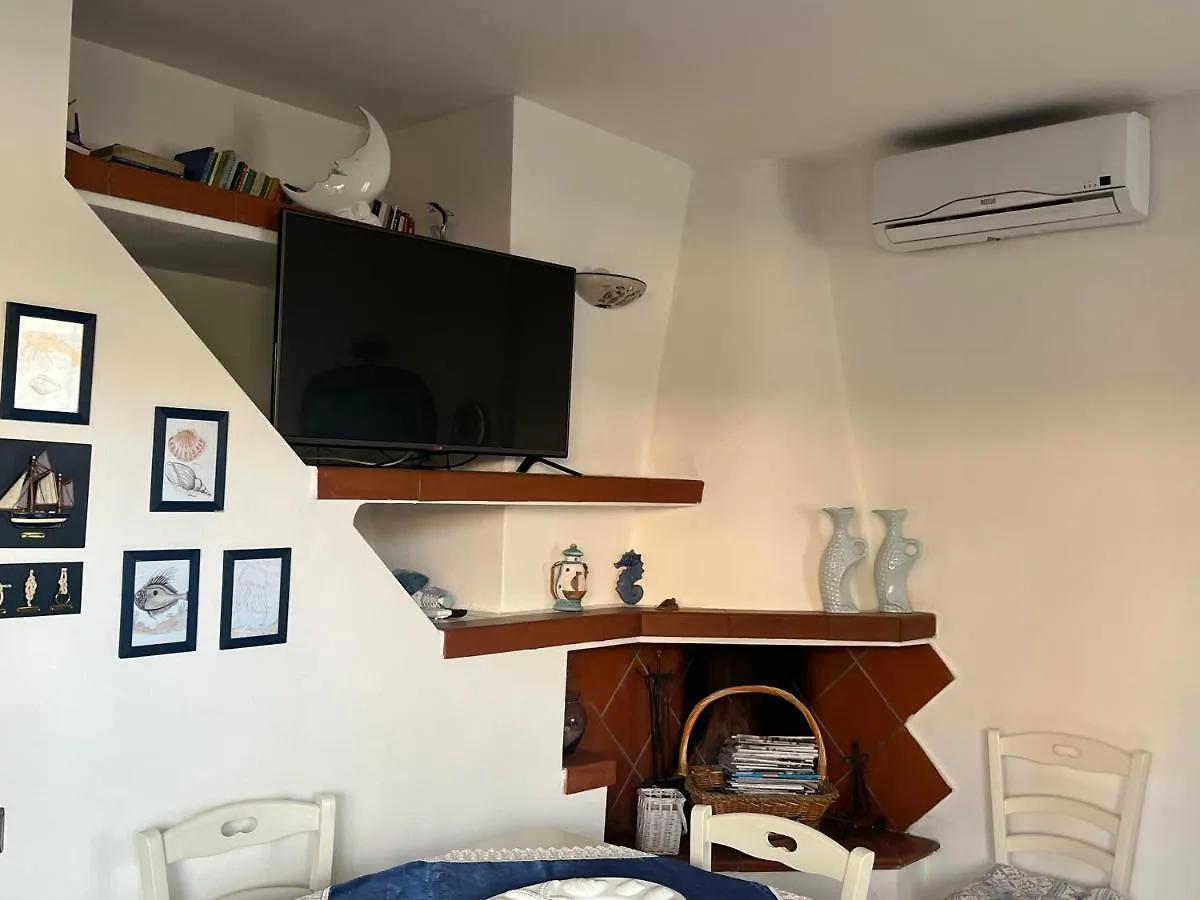 Borgo Spiaggia Isola Rossa 0*, ايزولا روسا
